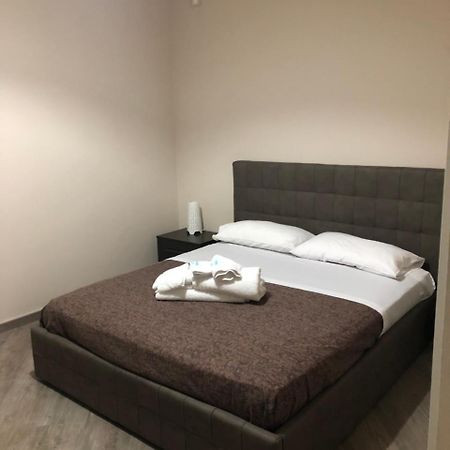 Elena Rooms Taranto Eksteriør billede