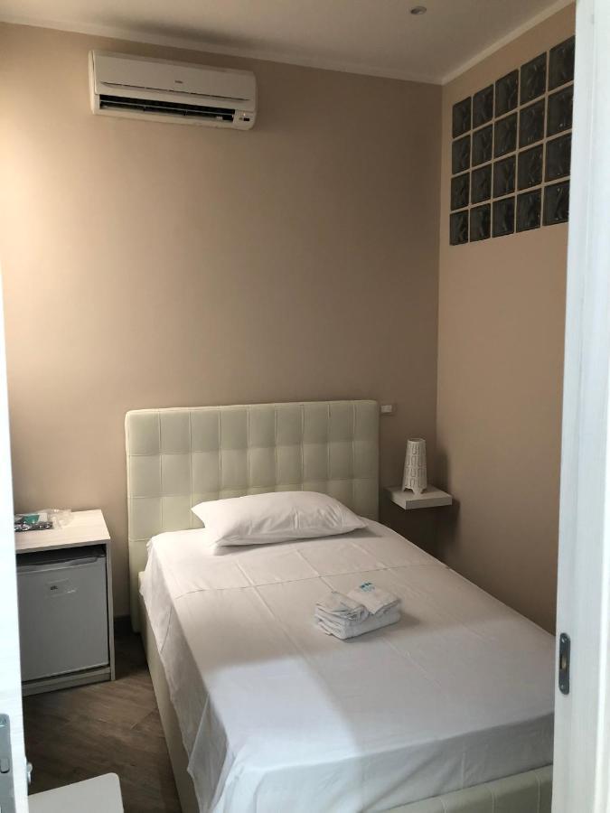 Elena Rooms Taranto Eksteriør billede