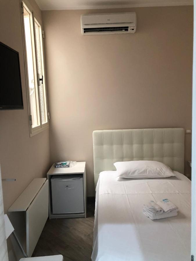 Elena Rooms Taranto Eksteriør billede