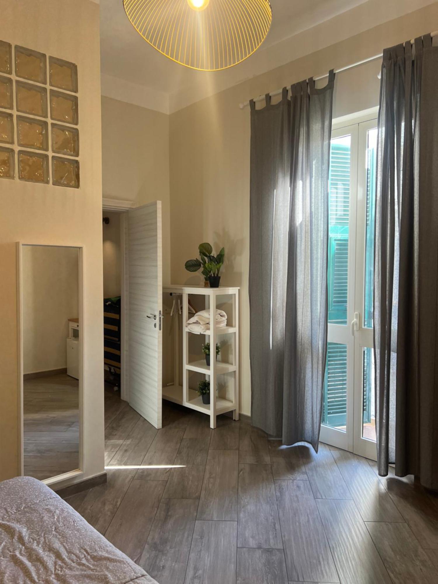 Elena Rooms Taranto Eksteriør billede