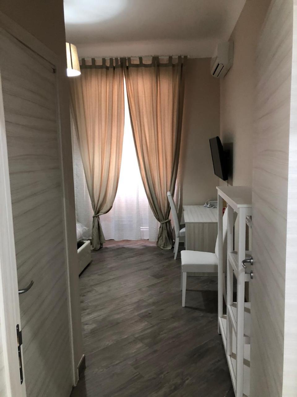 Elena Rooms Taranto Eksteriør billede