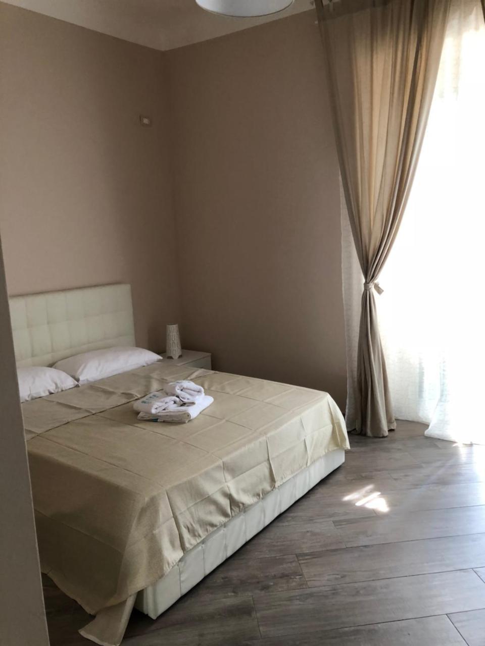 Elena Rooms Taranto Eksteriør billede
