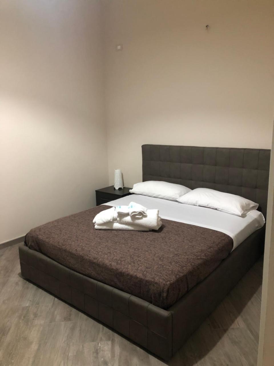 Elena Rooms Taranto Eksteriør billede